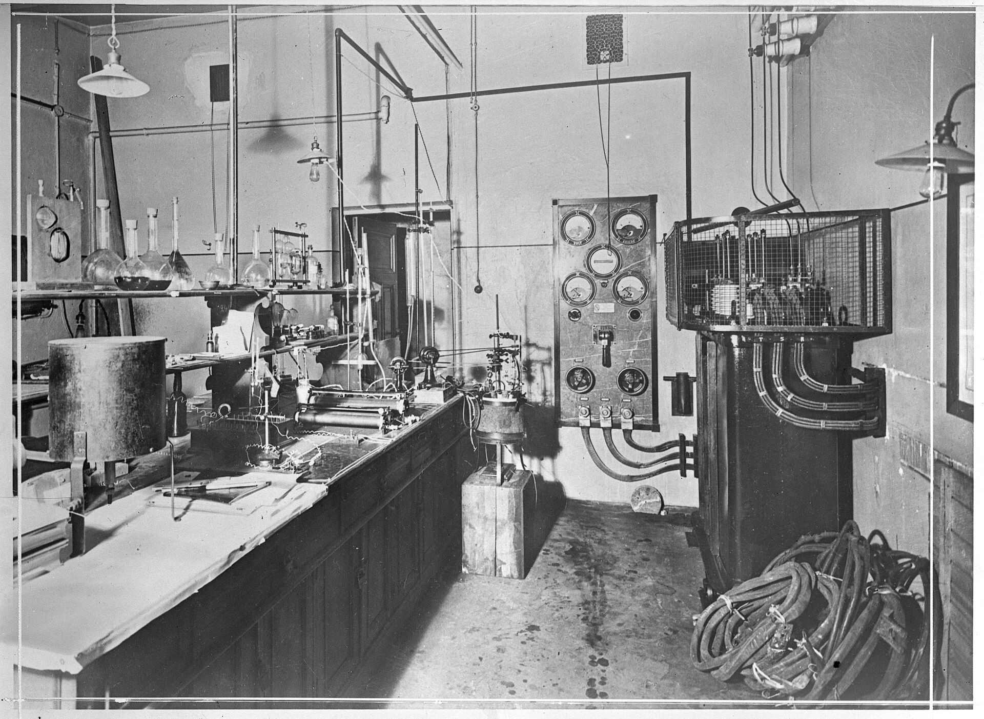 Electrical measurement laboratory