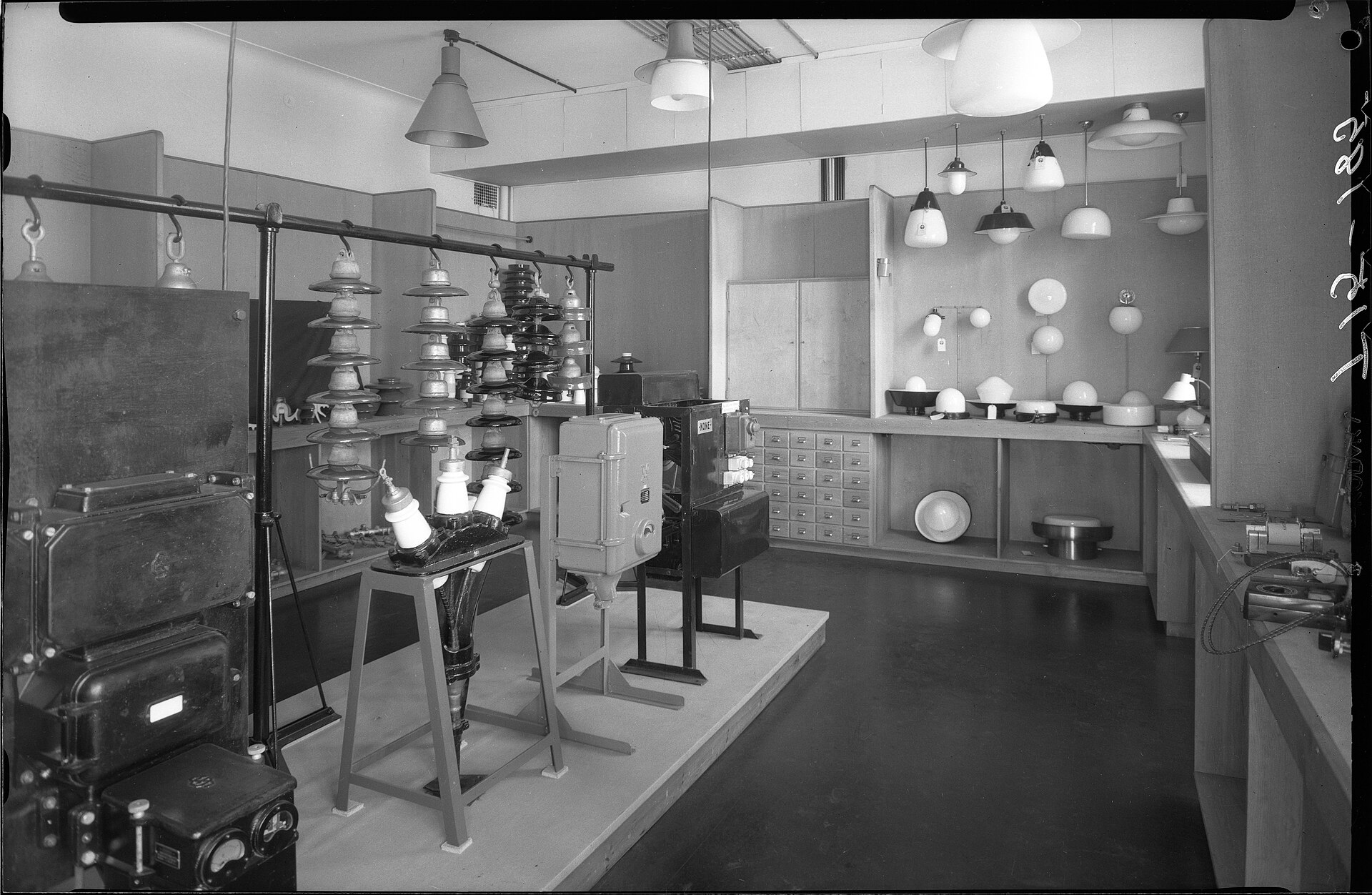 Technical laboratory instrumentation benches